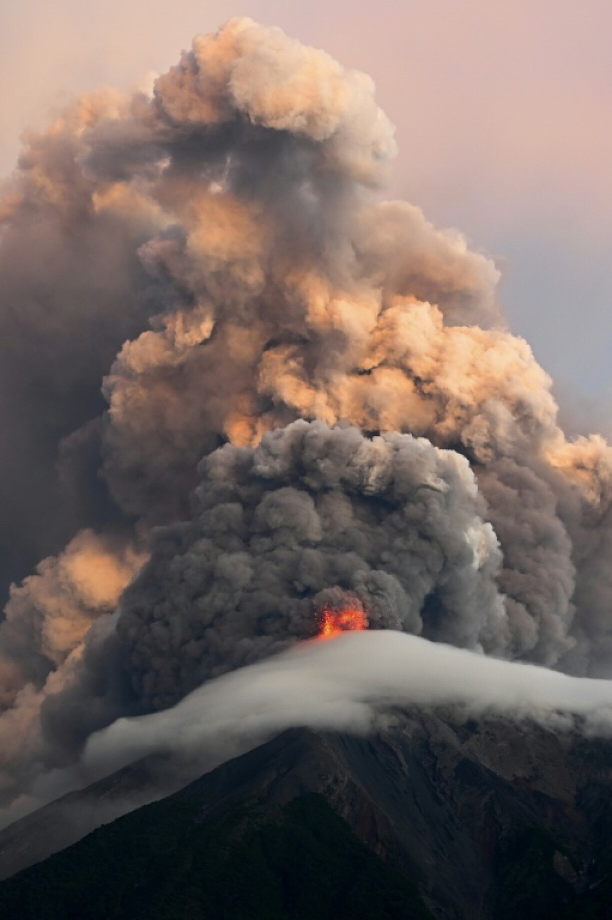 Euption du volcan de Fuego au Guatemala, le 4 août 2026