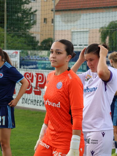 Emma Goetz am Trikot vun Austria Wien.
