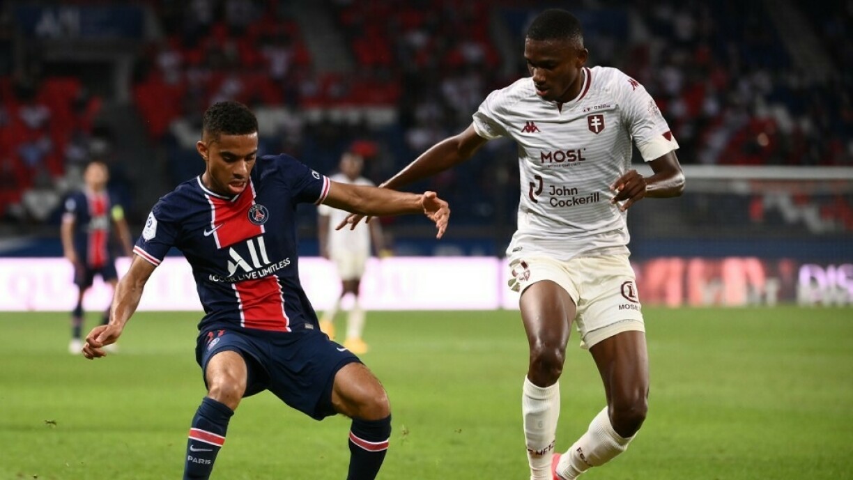 Mamadou Fofana aux prises avec Colin Dagba (PSG)
