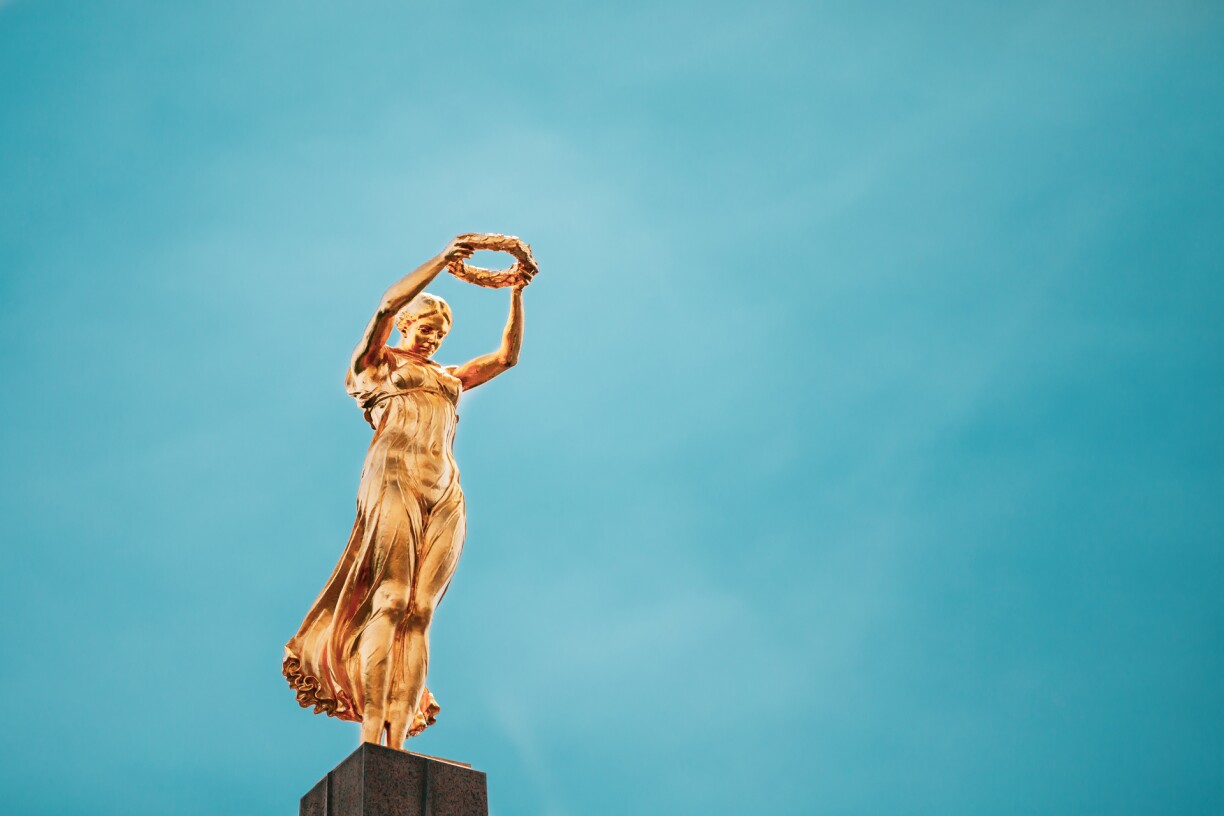 La Gëlle Fra est le monument national luxembourgeois qui symbolise la liberté et l'indépendance du pays.