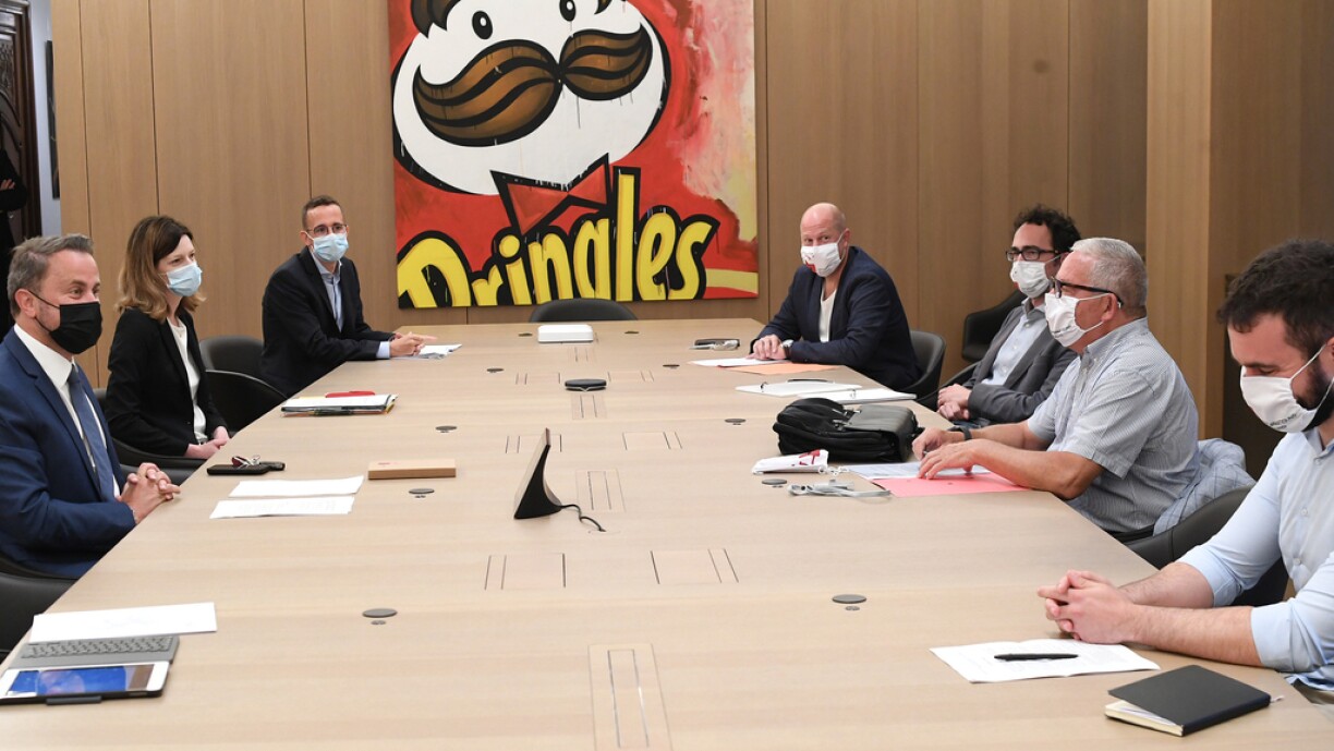 (v.l.n.r.) Staats- und Medienminister Xavier Bettel, Céline Flammang und Thierry Zeien („Service des médias et des communications), Ingo Zwank (ALJP-Vorstandsmitglied), Luc Caregari (ALJP-Generalsekretär), Roger Infalt (ALJP-Präsident) und Misch Pautsch (ALJP-Vorstandsmitglied)