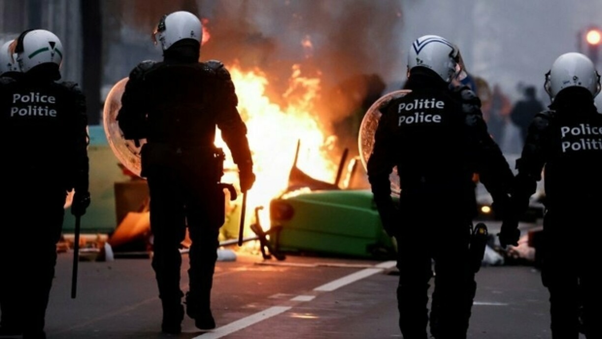 Sunday's protest numbers in Brussels did not mach those of a similar march on November 21, but clashes did erupt and demonstrators set up burning street barricades