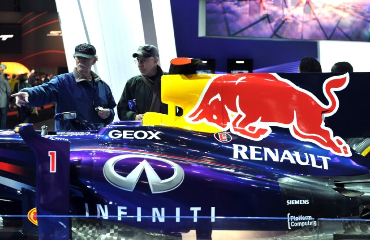 La Red Bull Renault du champion du monde d'azlors, Sebastian Vettel, exposée au public au Salon de l'auto le 29 mars 2013 à New York