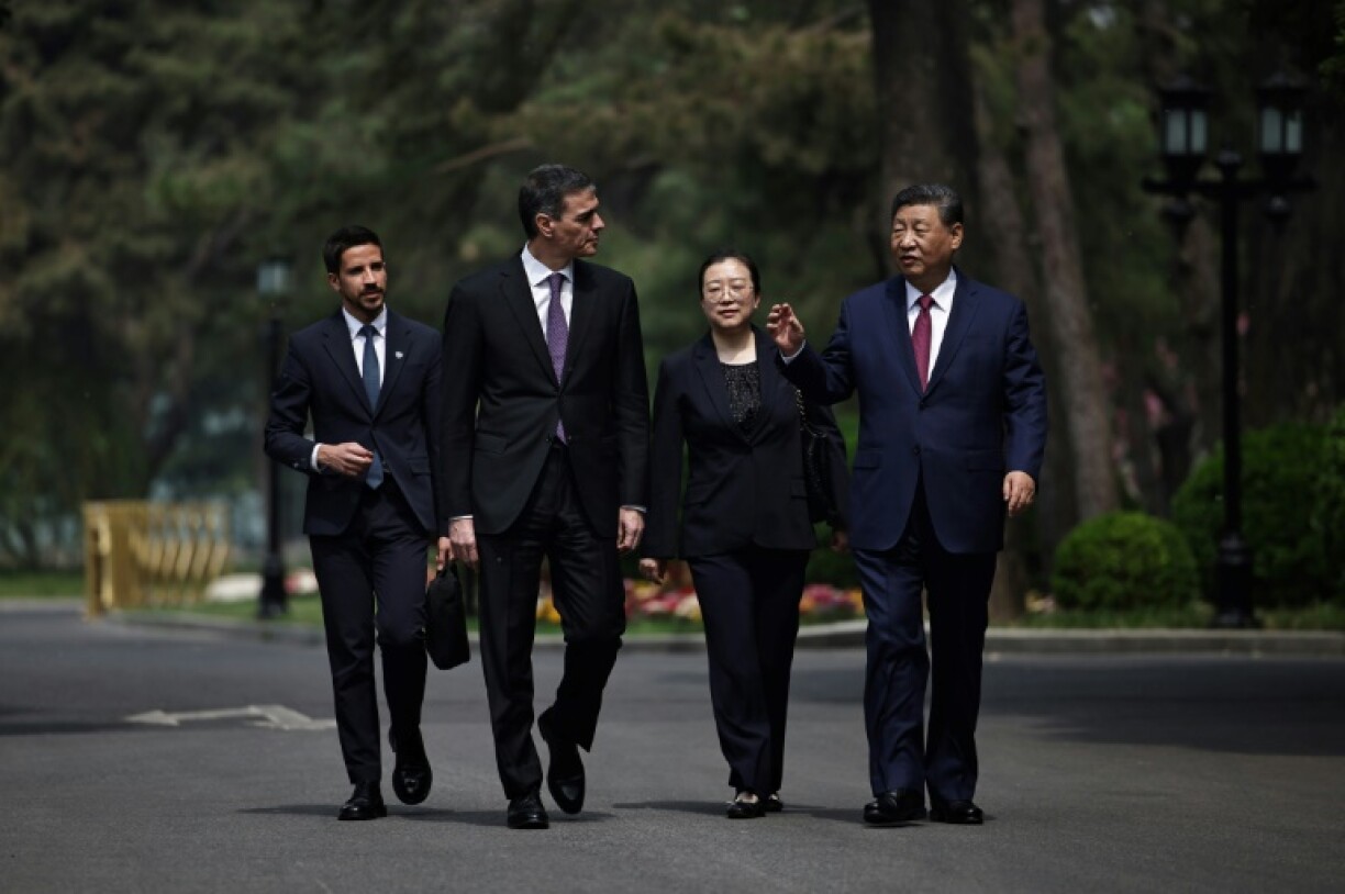 Chinese President Xi Jinping urged the European Union on Friday to join hands with Beijing in resisting