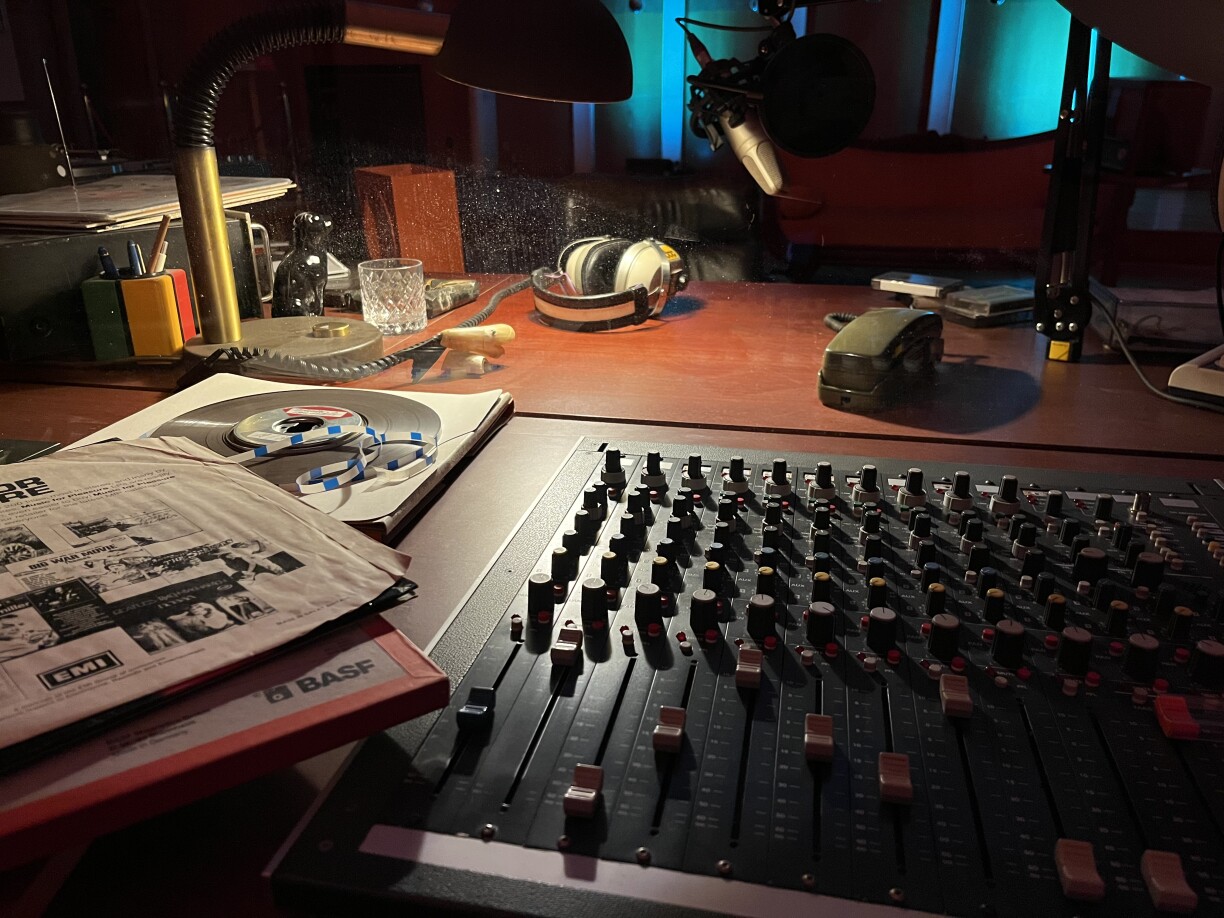 Ghosts of the Villa: D’Geschicht vu Radio Luxembourg an enger neier immersiver Expo