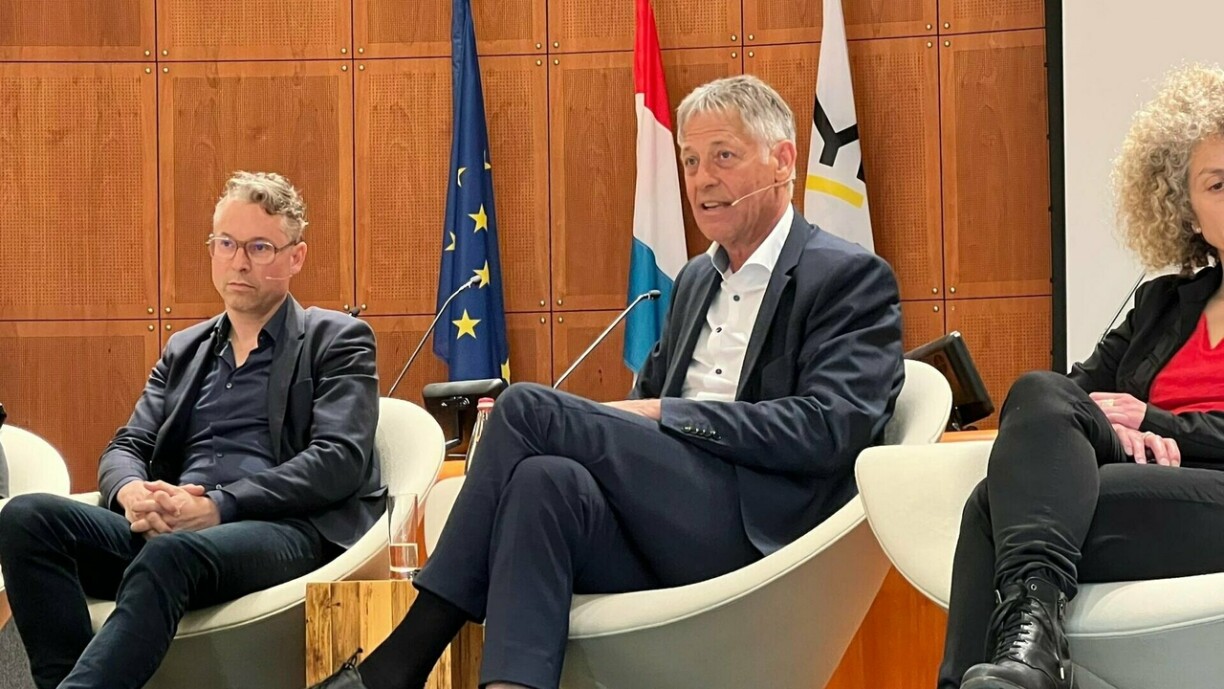 L'architecte et professeur Florian Hertweck et le ministre du Logement Henri Kox