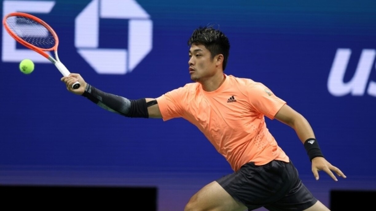 Le Chinois Yibing Wu au troisième tour de l'US Open contre le Russe Daniil Medvedev le 2 septembre 2022 à New York