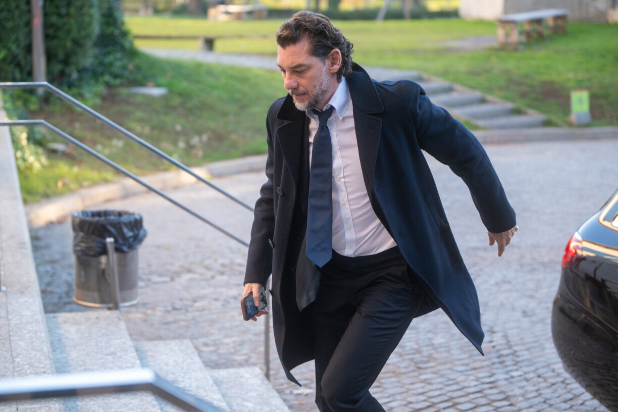 De Jonathan Andic am Dezember 2024 beim Begriefnes vu sengem Papp Isak zu Barcelona.