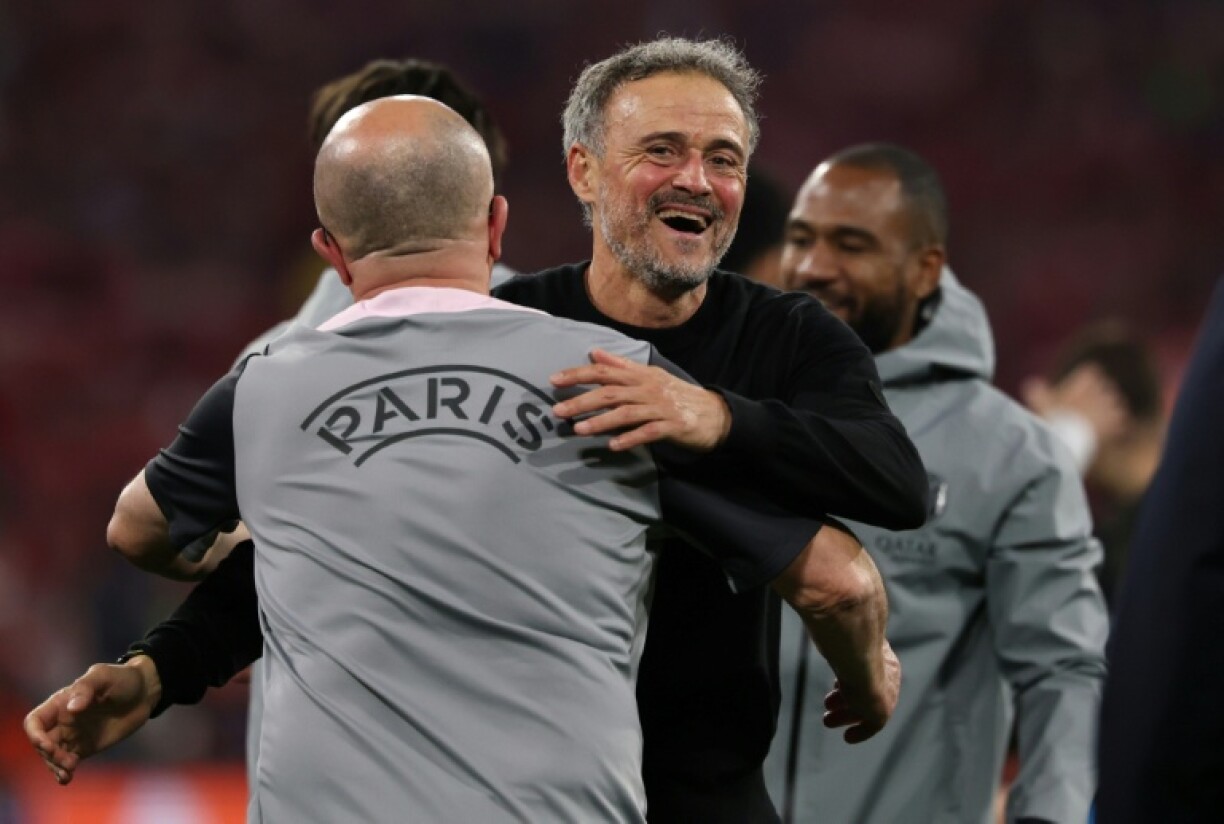 La joie du coach Luis Enrique et son staff après la qualification du PSG pour la finale de la Ligue des champions, le 6 mai 2026 à Munich