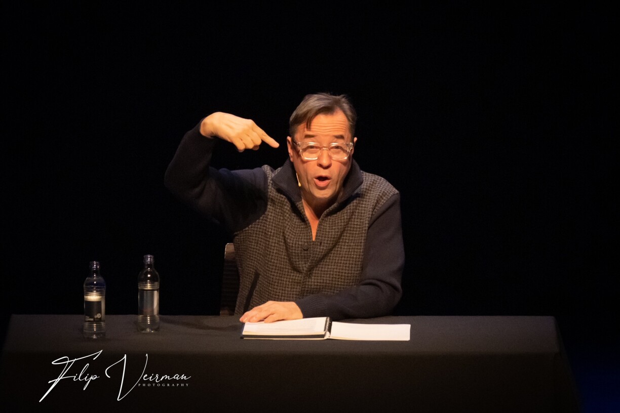 De Jan Josef Liefers liest am Cube zu Maarnech aus