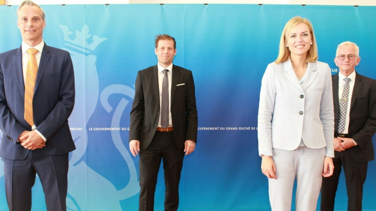 (de g. à dr.) Philippe Gengler, échevin de la commune de Lenningen ; Tim Karius, bourgmestre de la commune de Lenningen ; Taina Bofferding, ministre de l'Intérieur ; Jean-Marie Hermann, échevin de la commune de Lenningen