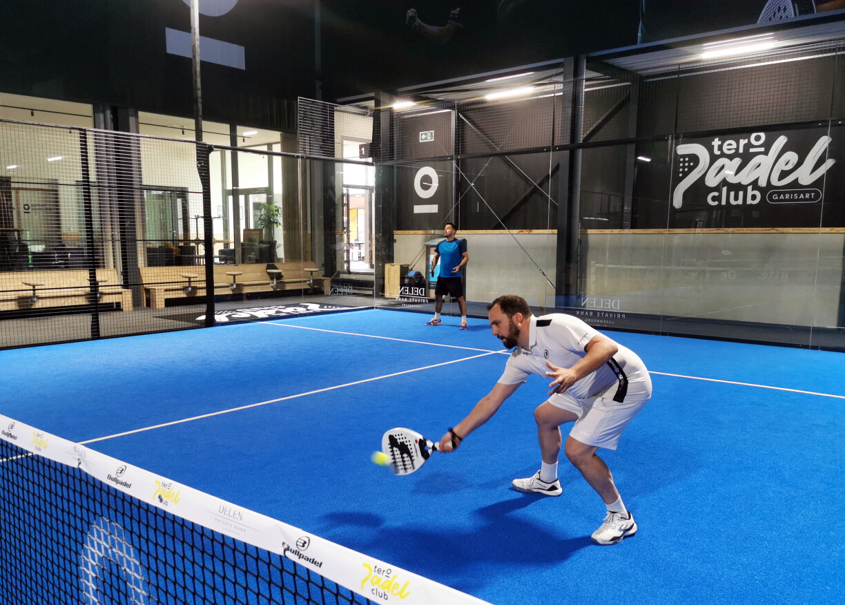 Entre gestion du club et organisation d’événements, Arnaud Deparis trouve toujours le temps de passer sur les terrains de padel à Garisart.