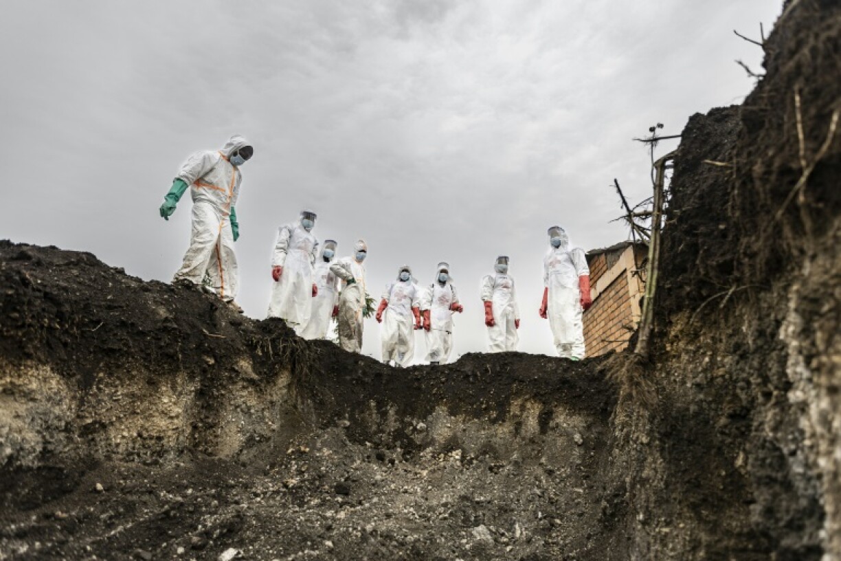 Fresh graves have been dug in Goma to bury the dead