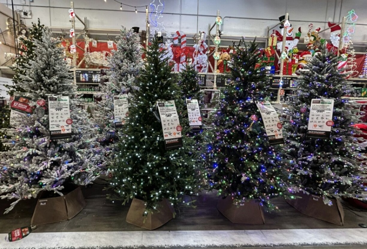 US consumer confidence is suffering, but Americans are expected to spend nearly $1,000 on holiday-related purchases in 2025, according to the Conference Board