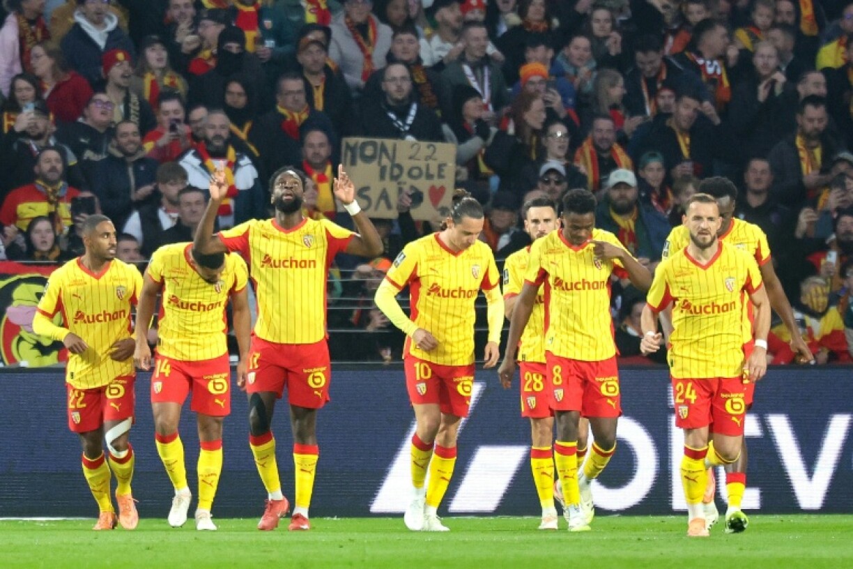 Lens saw off Lorient to climb back up into the top three in Ligue 1