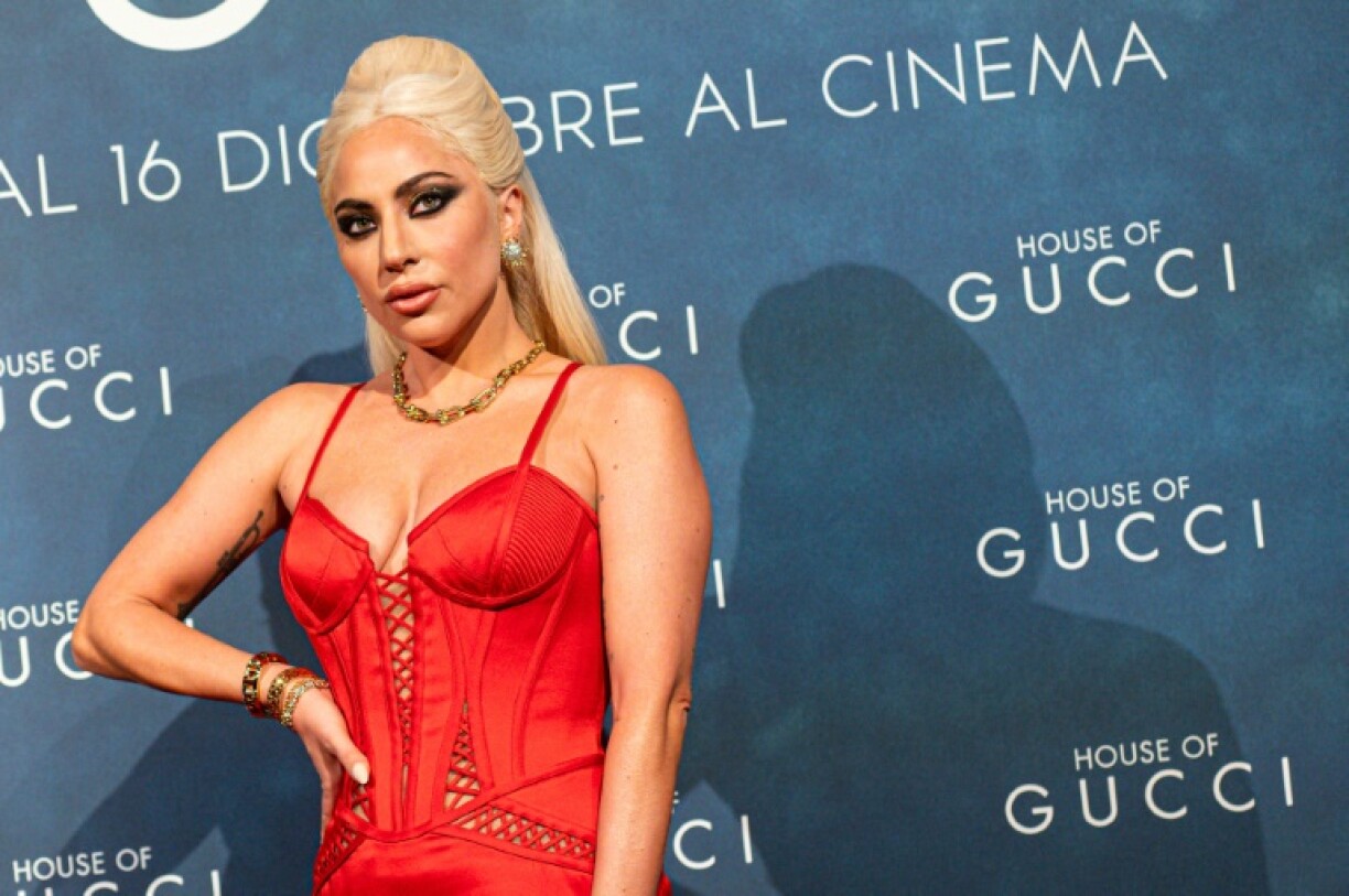 Lady Gaga pose avant la première du film