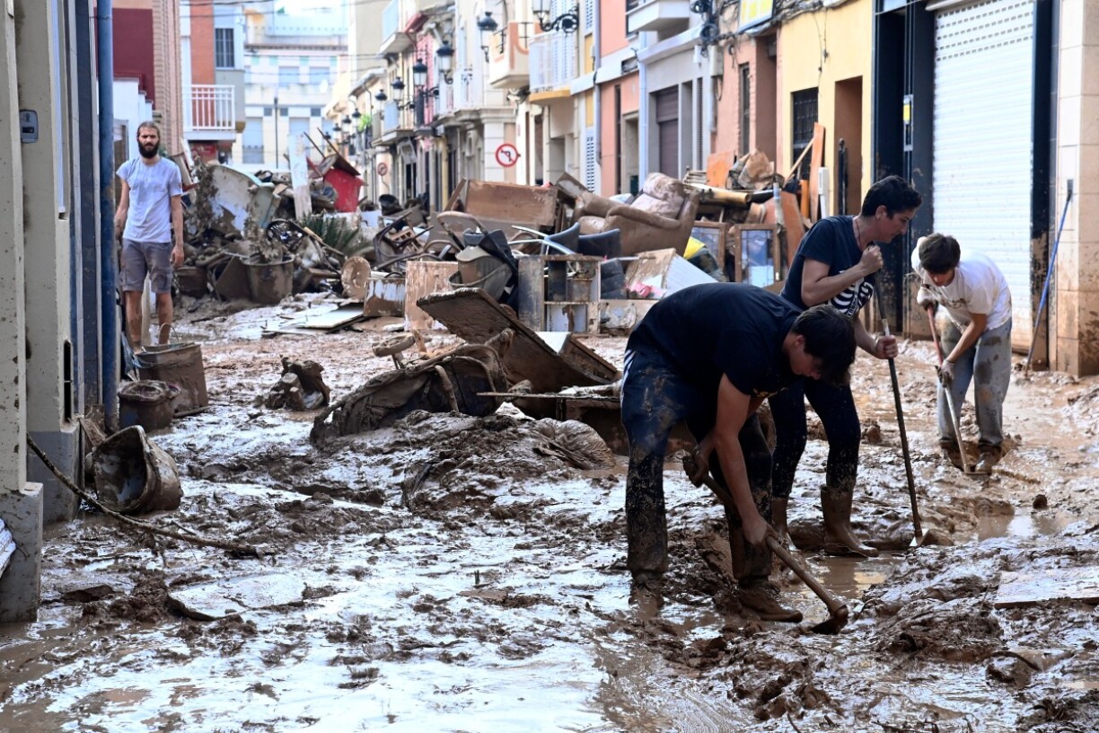 Les rues de Paiporta après les inondations d'octobre 2024 en Espagne.