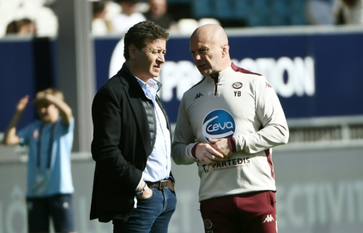 Laurent Marti (L) and head coach Yannick Bru (R) before a Top 14 game this season