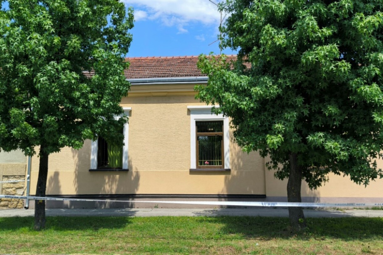 La façade d'une maison de retraite où six personnes ont été tuées lors d'une fusillade à Daruvar, à environ 130 km de Zagreb, le 22 juillet 2024