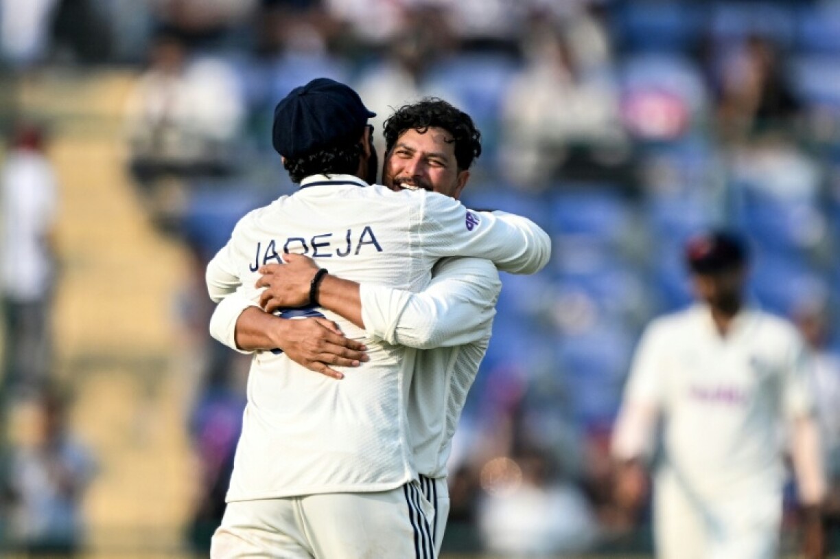 India's Kuldeep Yadav (R) celebrates with Ravindra Jadeja