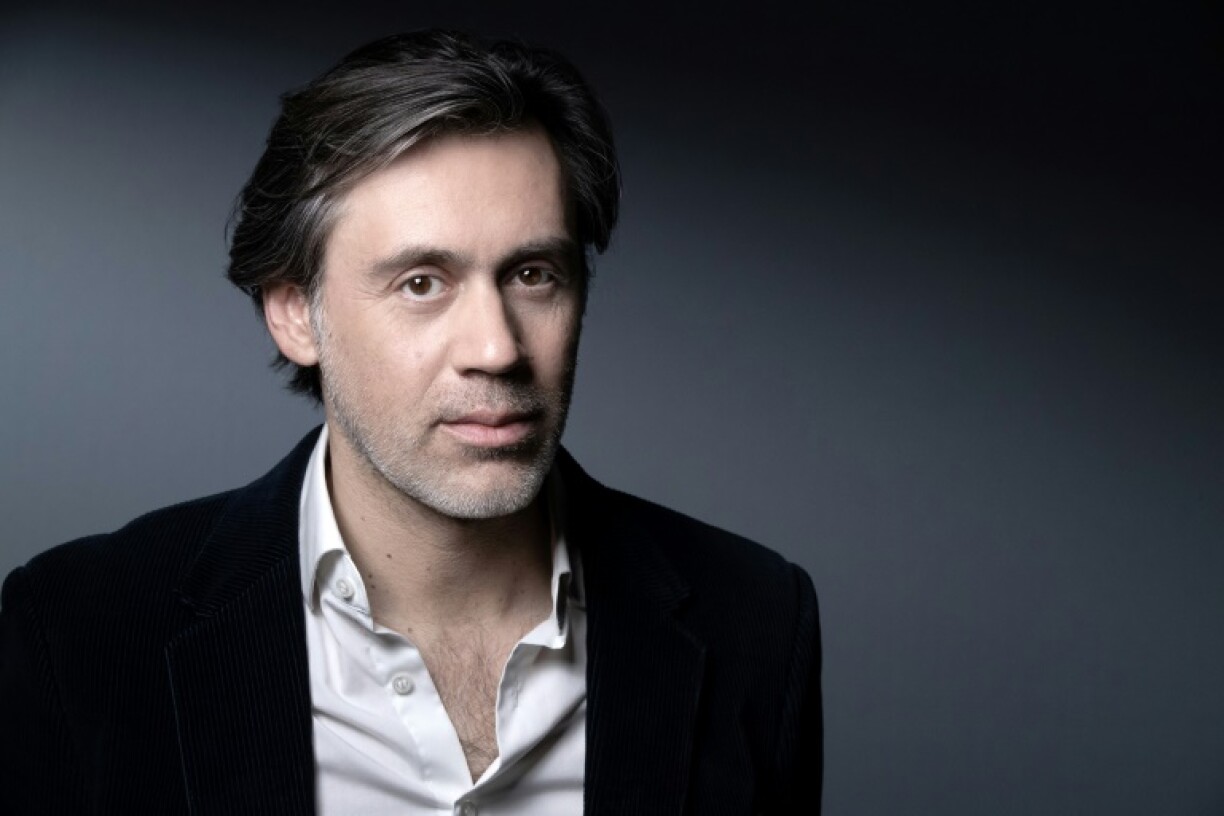 Le réalisateur Emmanuel Mouret pose le 15 janvier 2021 à Paris