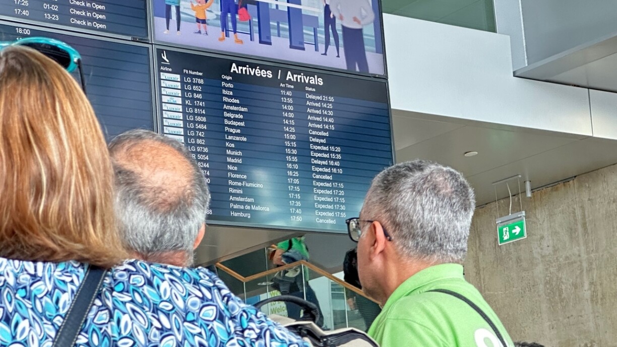 Une photo prise au Findel alors que des passagers attendent des nouvelles le 17 septembre 2023