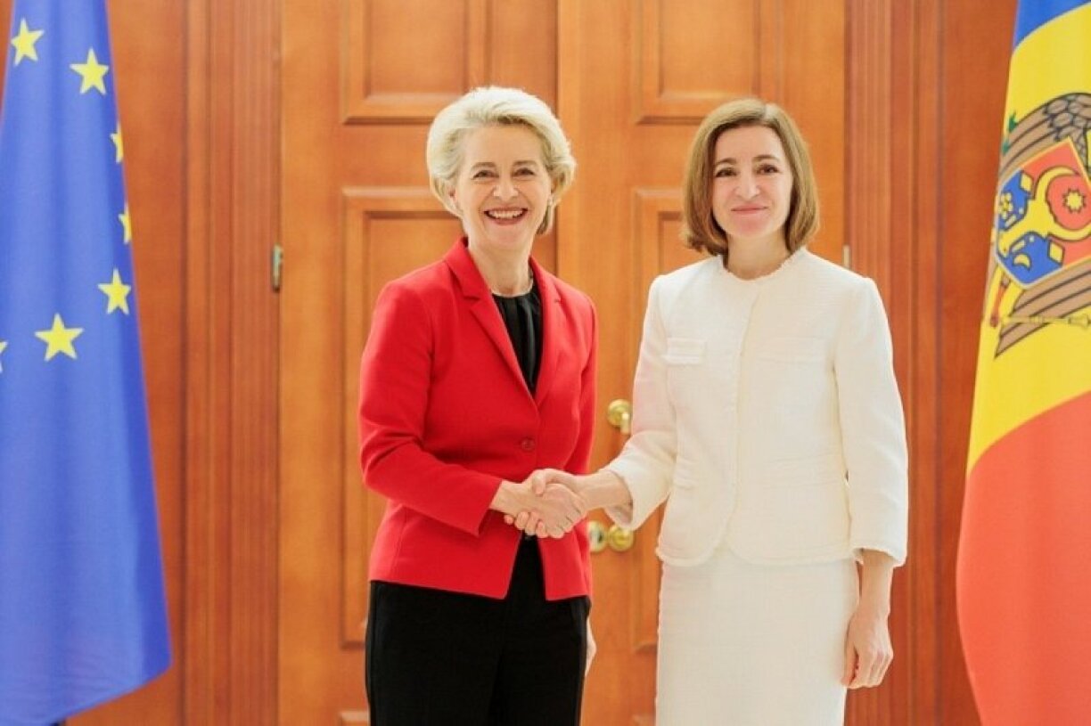 European Commission President Ursula von der Leyen (left) and Moldovan President Maia Sandu (right). Moldova has been a candidate for EU membership since this summer.