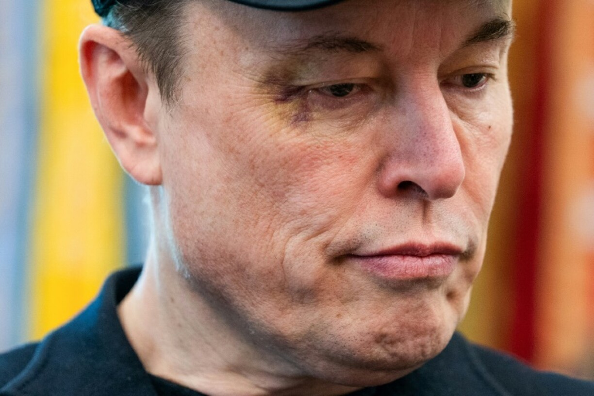 Elon Musk showed up to the Oval Office press conference sporting a bruise around his right eye
