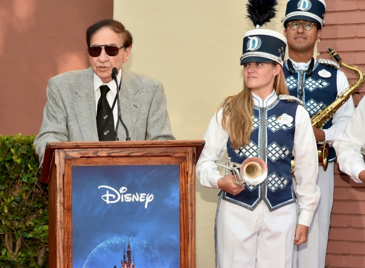 L'auteur-compositeur Richard M. Sherman assiste à l'inauguration et au changement de nom de la scène historique Orchestra Stage, désormais Sherman Brothers Stage A, sur le terrain de Disney à Burbank (Californie), le 30 juillet 2018