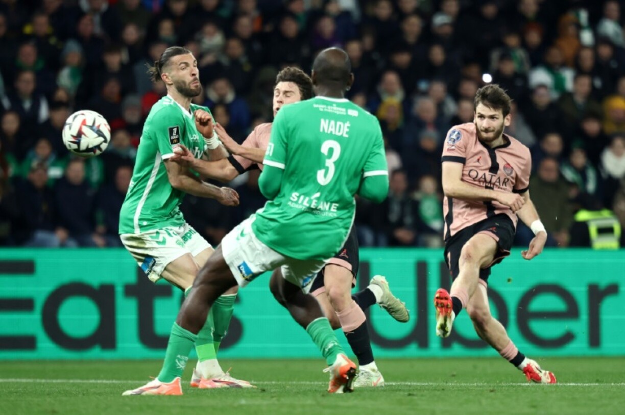 Khvicha Kvaratskhelia put PSG ahead against Saint Etienne and opened the floodgates