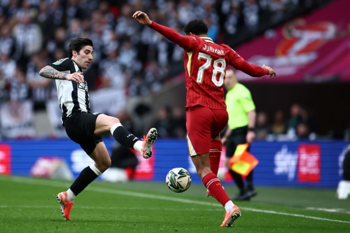Champions League ambition: Newcastle midfielder Sandro Tonali (L)