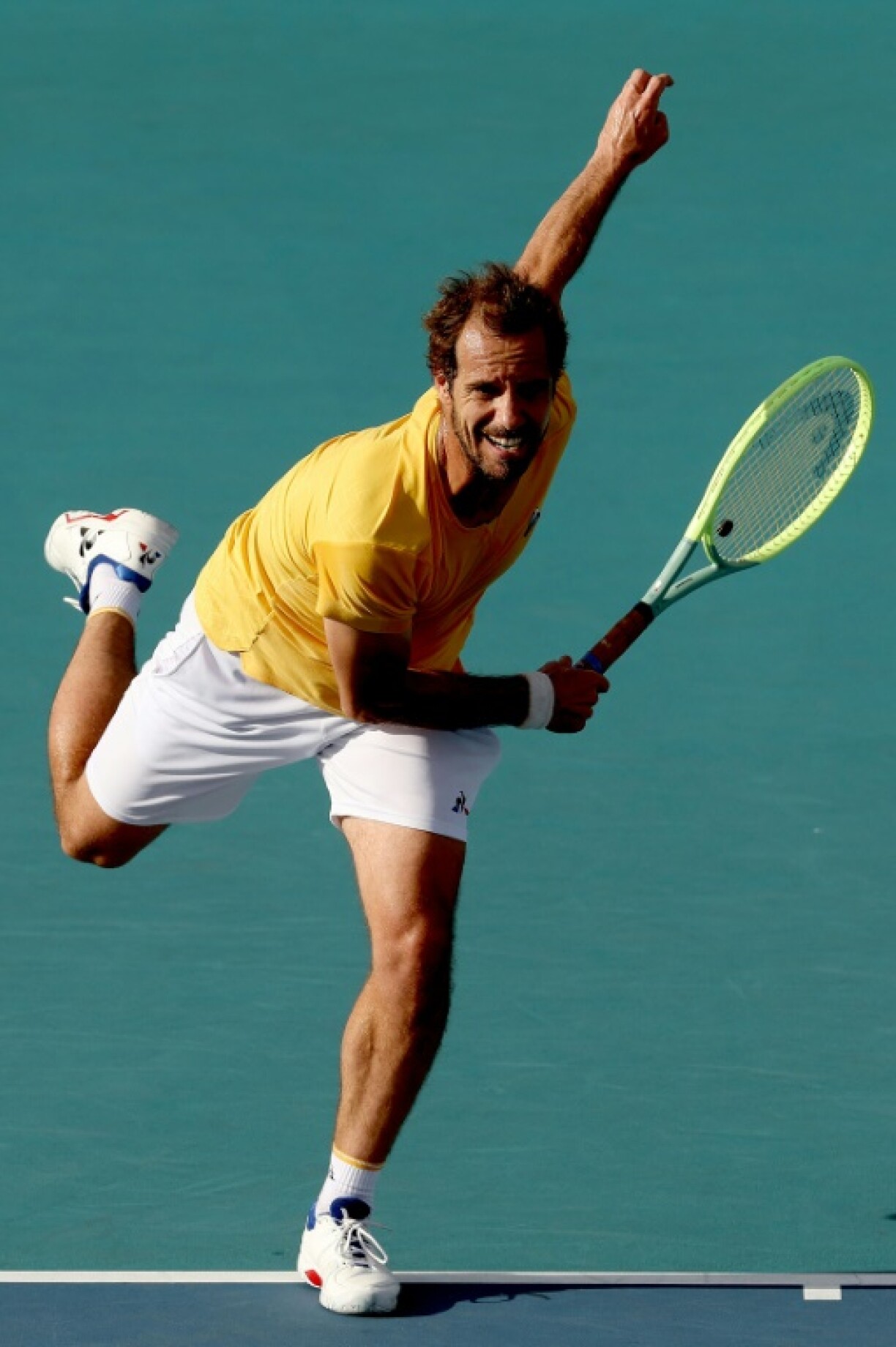 Le Français Richard Gasquet au service contre l'Australien Christopher O'Connell au 1er tour du Masters 1000 de Miami le 23 mars 2023 à Miami