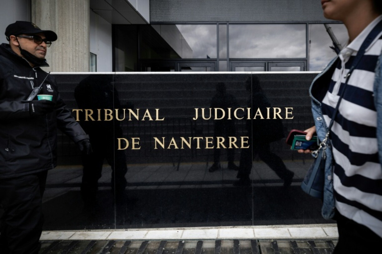 L'entrée du tribunal de Nanterre, où le chanteur et acteur Patrick Bruel va être présenté à des juges après que le parquet a requis son inculpation et son placement en détention provisoire pour neuf chefs d'accusation d'agressions sexuelles, le 10 juin 2026 dans les Hauts-de-Seine