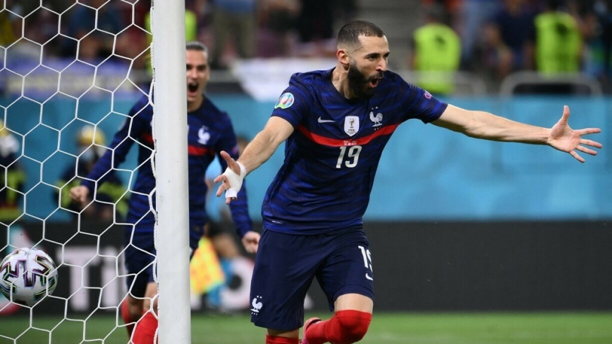 Benzema fête son premier but face à la Suisse lundi à Bucharest