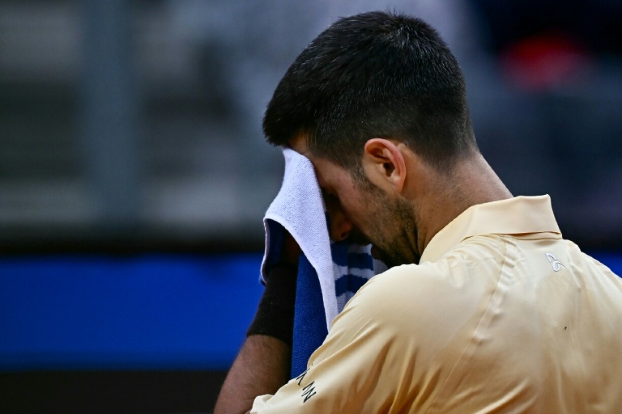 Le Serbe Novak Djokovic durant son match du 2e tour du Masters 1000 de Rome perdu 2-6, 6-2, 6-4 contre le Croate Dino Prizmic le 8 mai 2026