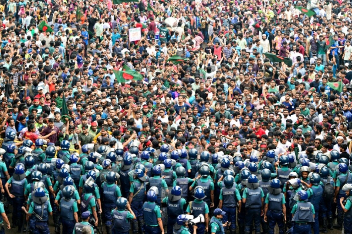Protesters and police in a standoff in Dhaka in July 2024