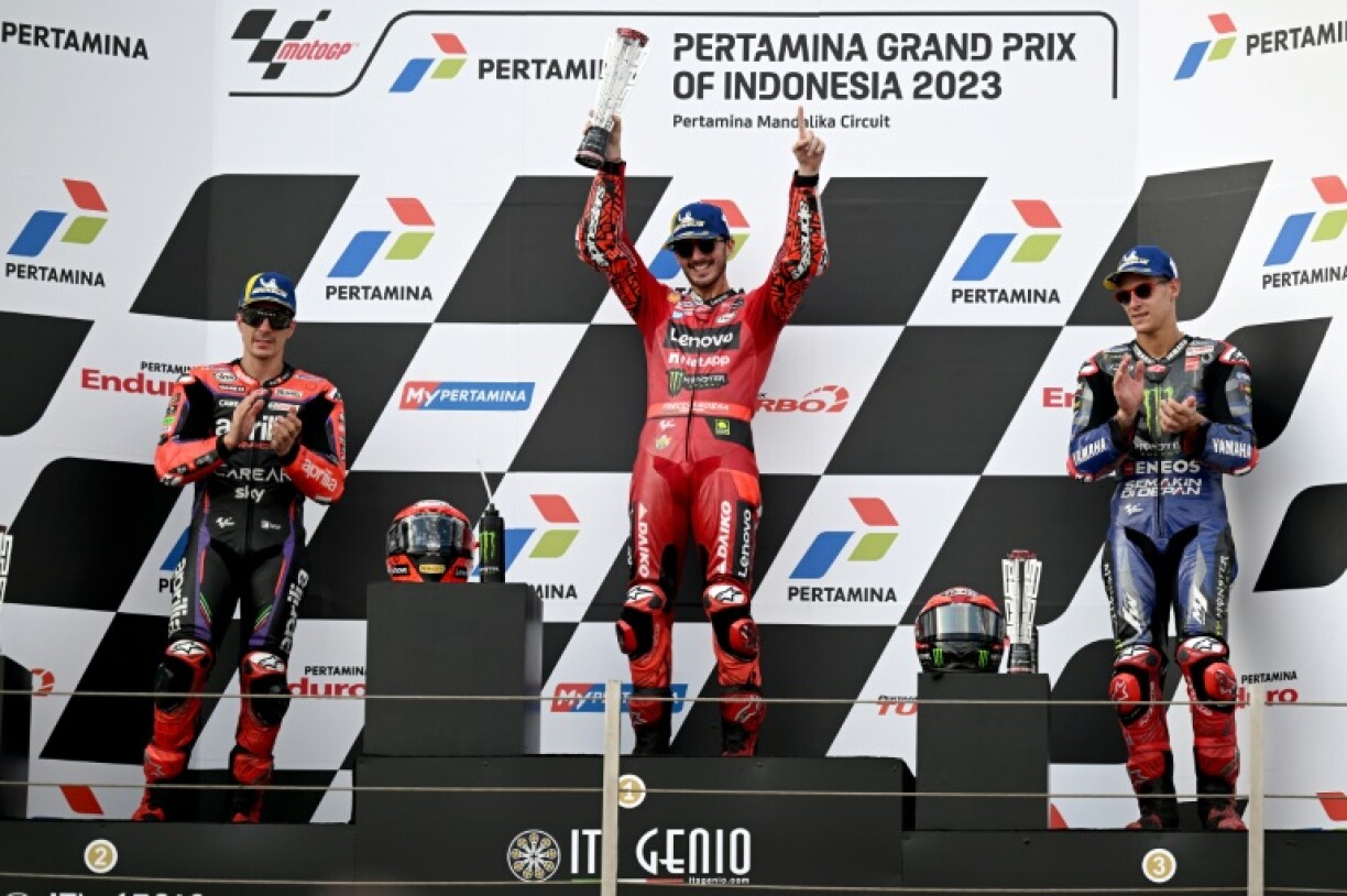 Le pilote Ducati Pecco Bagnaia sur la plus haute marche du podium du GP moto d'Indonésie sur le circuit de Mandalika, le 15 octobre 2023
