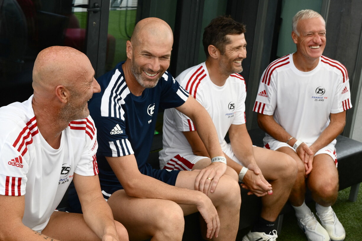 Fabien Barthez (à gauche) devient l'entraîneur des gardiens de l'équipe de France, sous les ordres du nouveau sélectionneur, Zinedine Zidane.