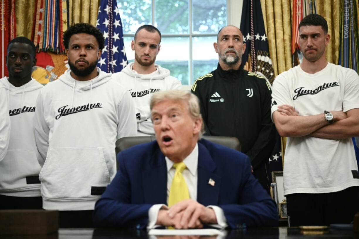 Juventus players and coach Igor Tudor at the White House with Donald Trump