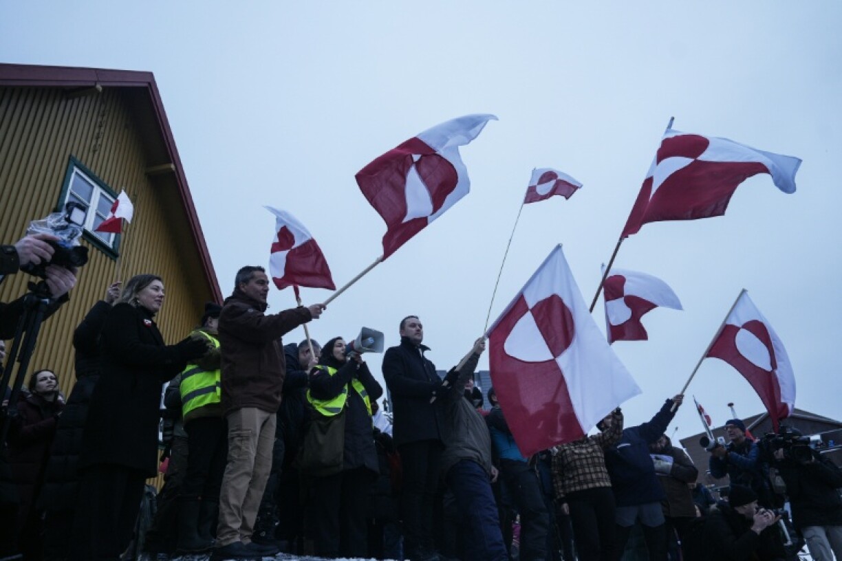 Manifestation pour dénoncer les ambitions territoriales de Donald Trump qui continue d'afficher son intention de s'emparer du Groenland, le 17 janvier 2026 à Nuuk