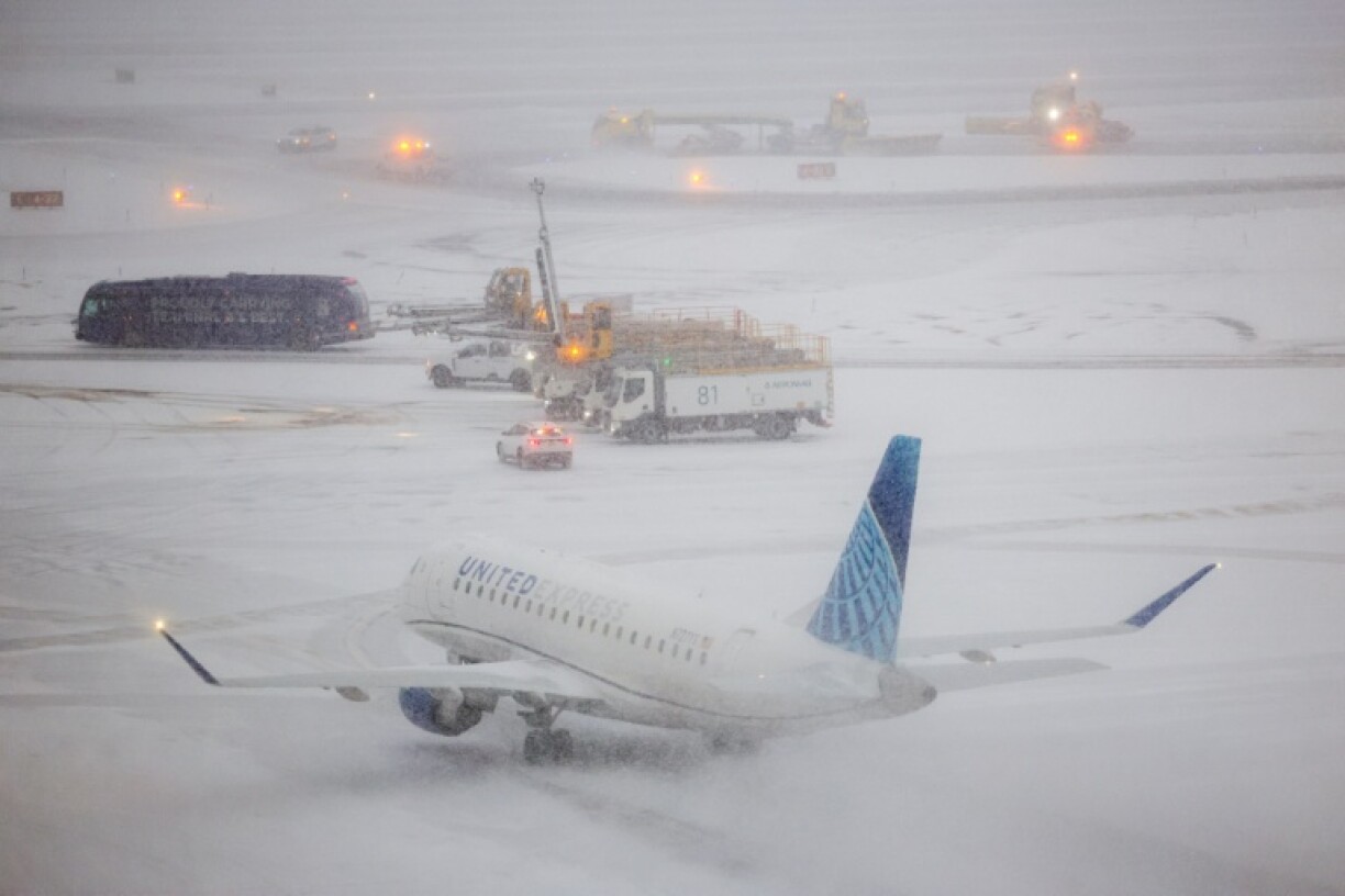 Un avion sur le tarmac de l'aéroport de LaGuardia à New York, le 25 janvier 2026