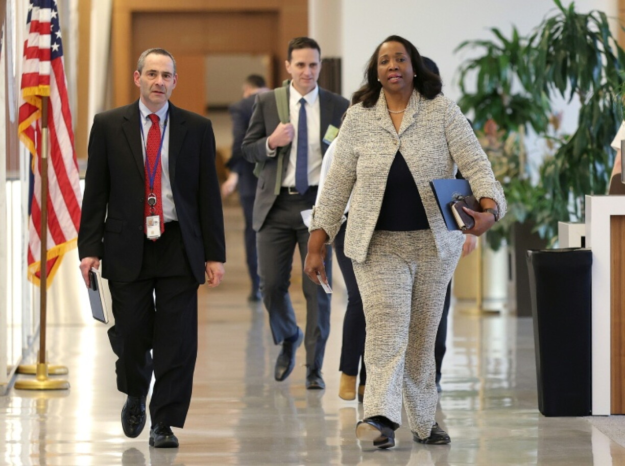 President Donald Trump has repeatedly said he wants to fire Federal Reserve Board Governor Lisa Cook (R)