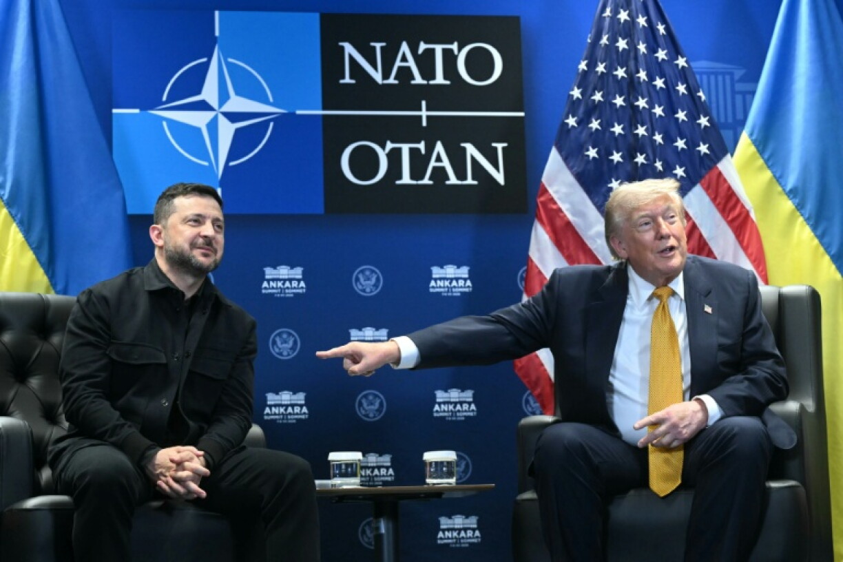 Der ukrainische Präsident Wolodymyr Selenskyj ist am Dienstag am Weißen Haus in Washington eingetroffen. Er wollte dort mit US-Präsident Donald Trump über die Lage im russischen Angriffskrieg gegen die Ukraine beraten.