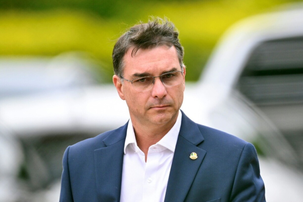 After an early surge in the polls showed him neck-and-neck with Lula, Flavio's campaign has taken a hit from a series of scandals