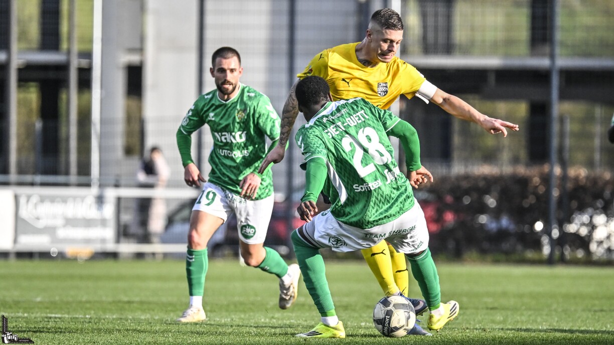 Roman Ferber est l’homme providentiel de Bissen. Les deux buts de l’attaquant belge, ici aux prises avec le défenseur de Niederkorn Alex Guett Guett, ont permis au promu de rester dans la course à l’Europe, voire plus…
