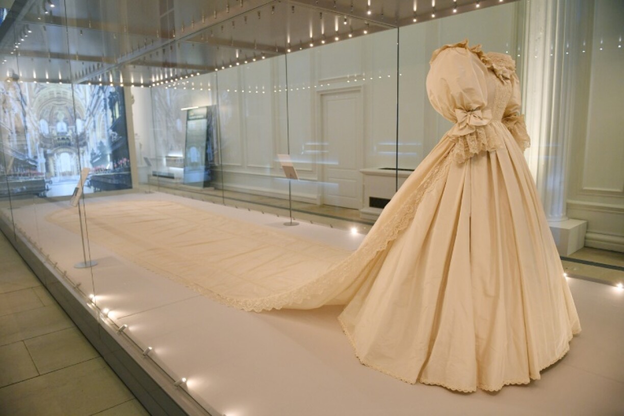 La robe de mariage de Diana, princesse de Galles, en exposition au palais de Kensington à Londres le 2 juin 2021