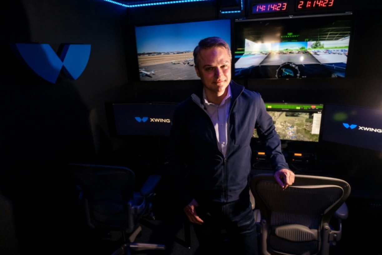 Marc Piette, le patron de Xwing, pose dans la salle de contrôle