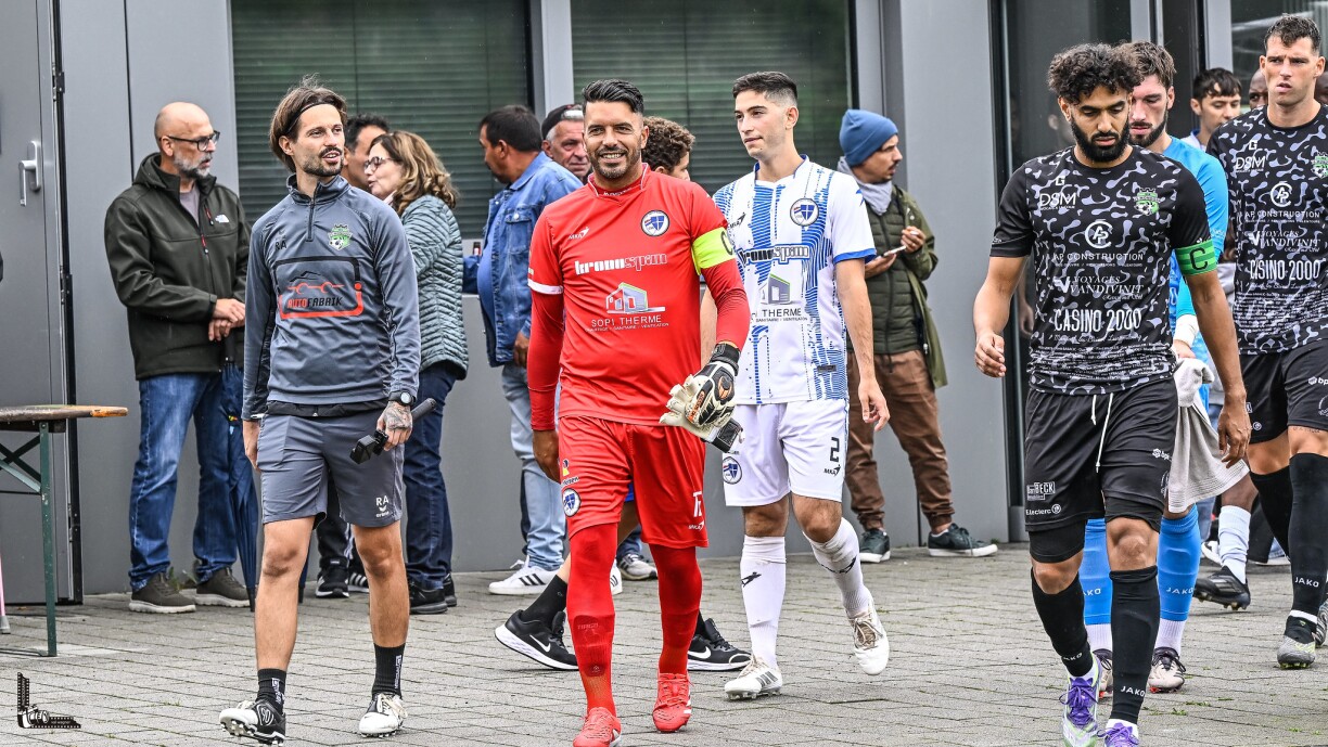 Ahmed Benhemine (à droite) est toujours bon pied bon œil à 39 ans. L’USM peut encore compter sur son défenseur central.