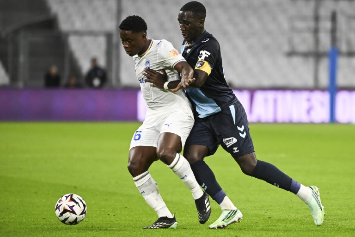 Le Marseillais Tochukwu Nnadi (à gauche) et le Havrais Rassoul Ndiaye (à droite, lors du match de Ligue 1 au stade Vélodrome le 25 octobre 2026