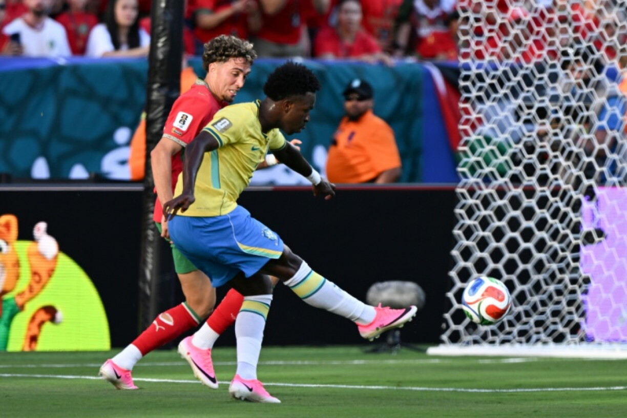 L'ailier du Brésil Vinicius Jr (centre) a égalisé contre le Maroc en match du Mondial-2026 le 13 juin 2026 à East Rutherford (New Jersey)